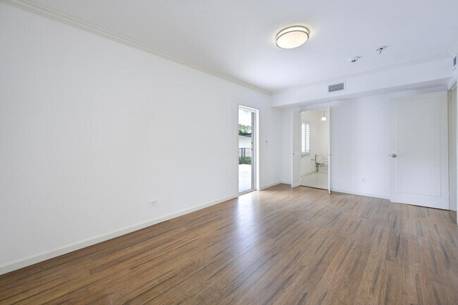Building Photo - 336 Marlborough Pl