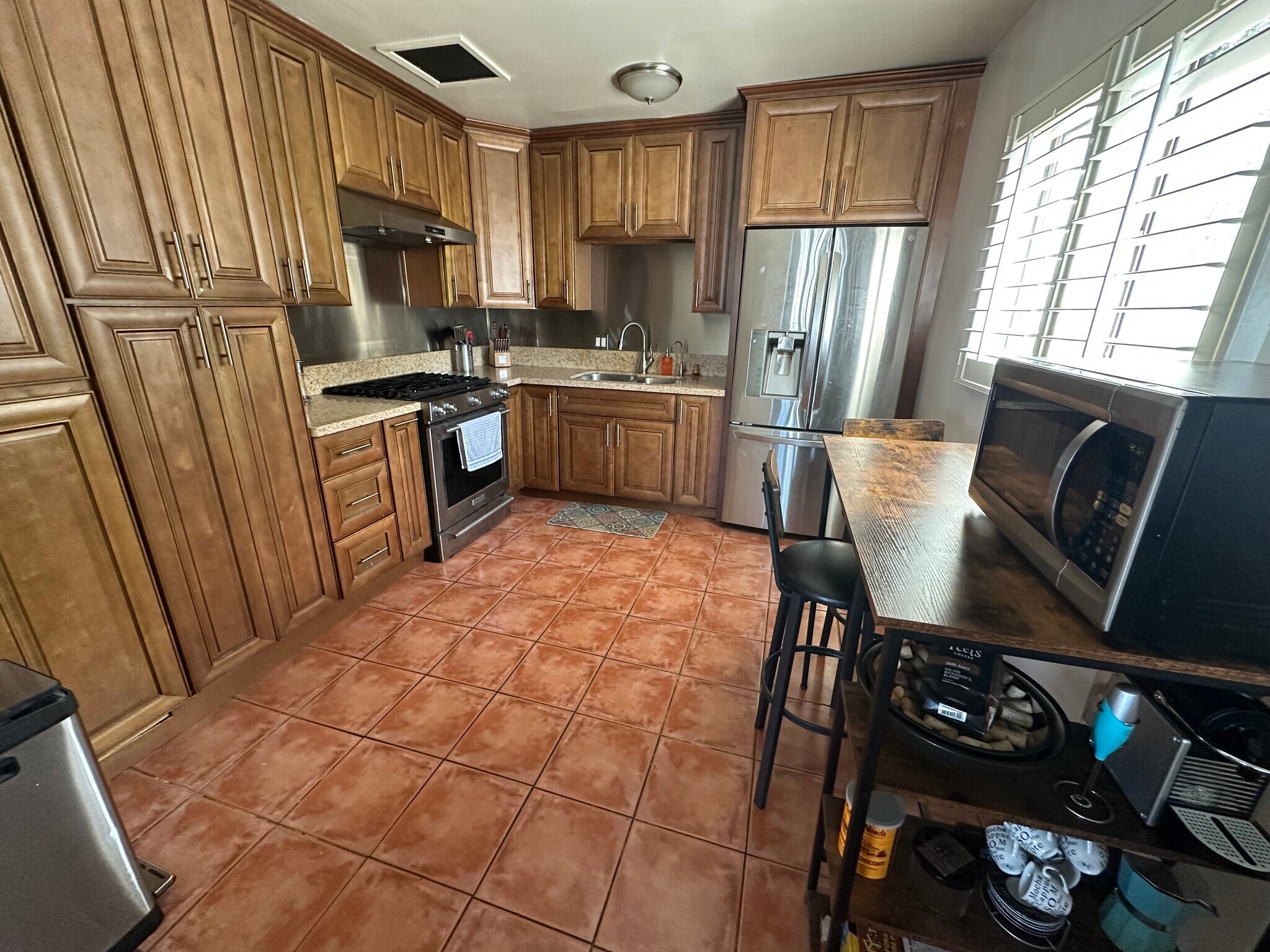 Kitchen - 42 20th Ave