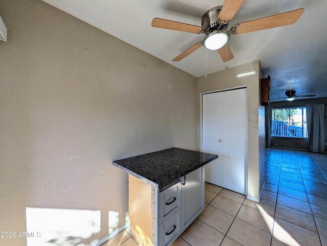 Building Photo - 9228 N 7th Ave