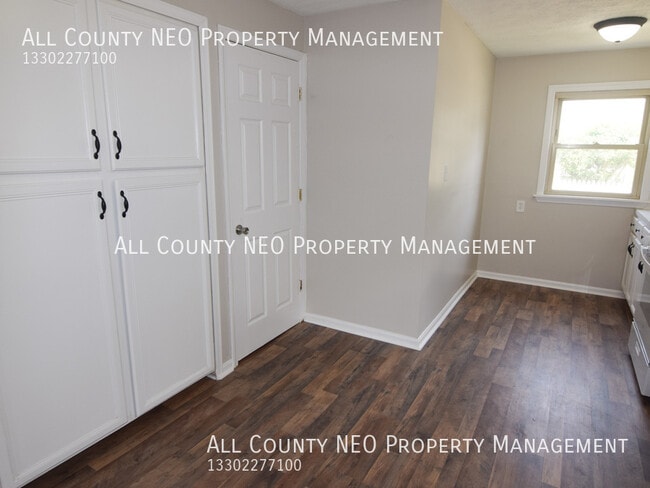 Building Photo - 643 E Archwood Ave