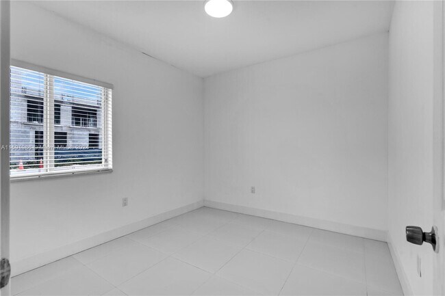 Building Photo - 21845 Goulds Ave (Unit#: 102)