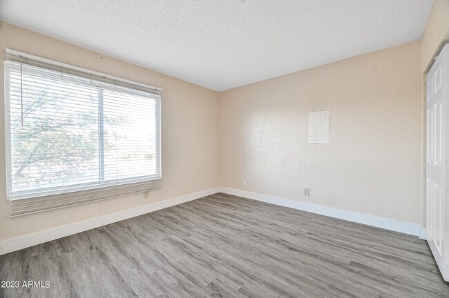 Building Photo - 3141 E Cypress St