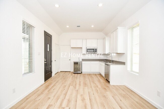 Building Photo - 5624 Forest Cove Drive