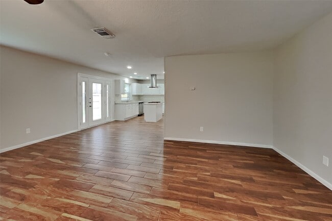 Building Photo - 16811 Country Bridge Rd
