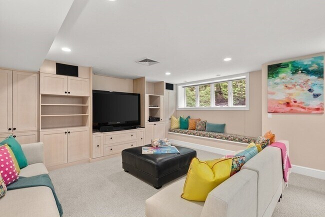 Building Photo - 32 Countryside Rd