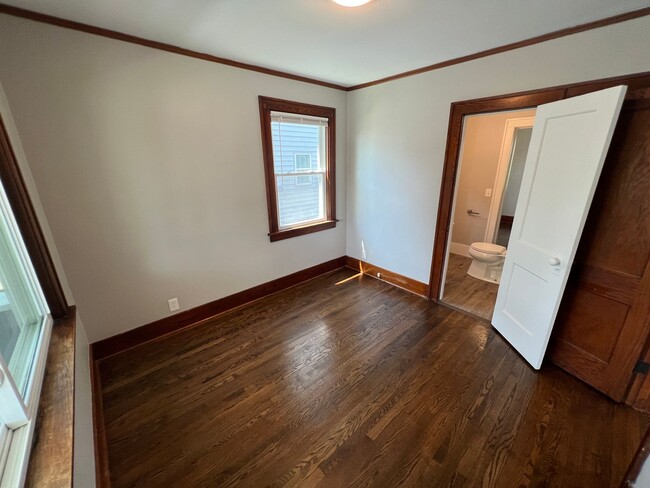 Building Photo - Charming 3BR Home close to Benson/Dundee