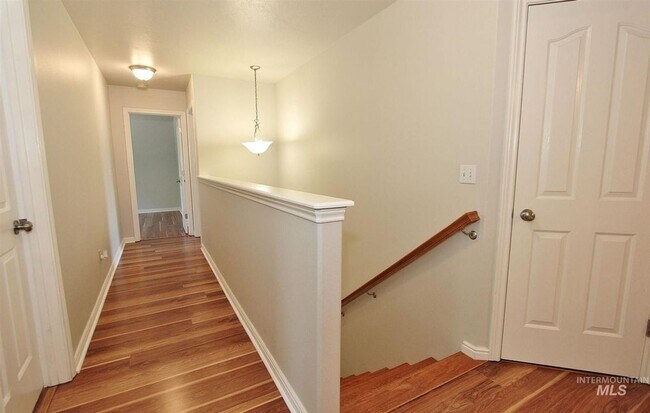 Building Photo - Beautiful Open Floor Plan Home in Boise!