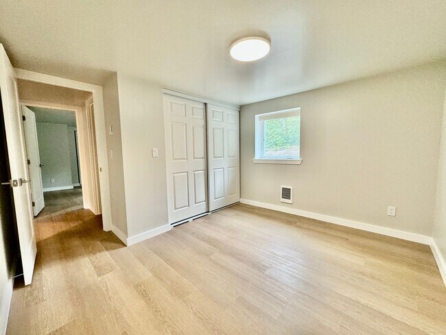 Building Photo - Seward Park fully renovated 4 bedroom, 3 b...