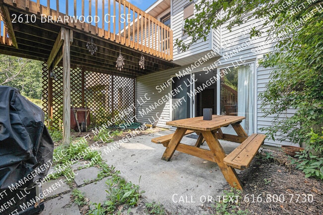Building Photo - 2610 Briarwood Ct SE