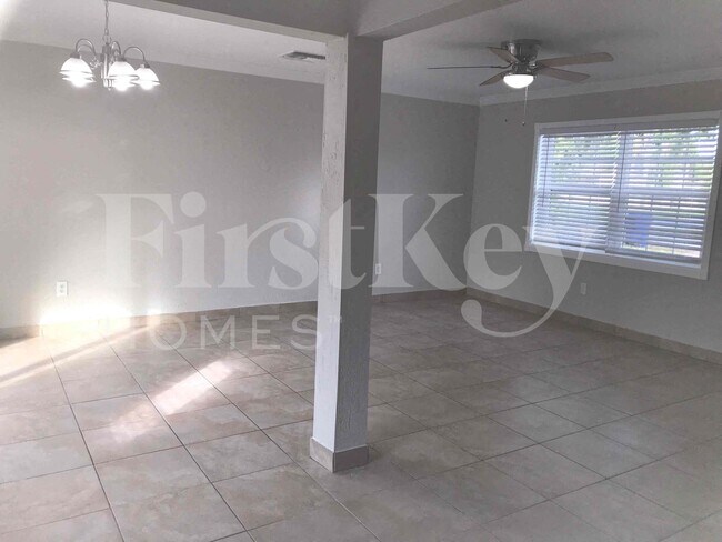 Building Photo - 240 N 69th Way