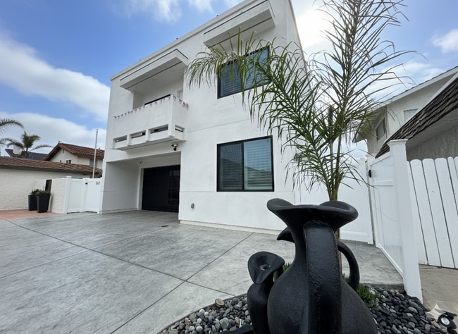 Building Photo - Oxnard Shores: Huge Rooftop Deck w/Ocean Views!