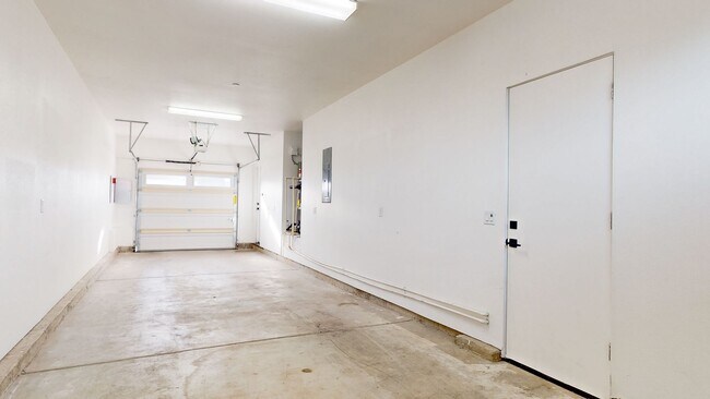 Building Photo - Beautiful and Bright 3 Bedroom 2.5 Bathroom Home with 2 Car Tandem Garage! PG&E Included!