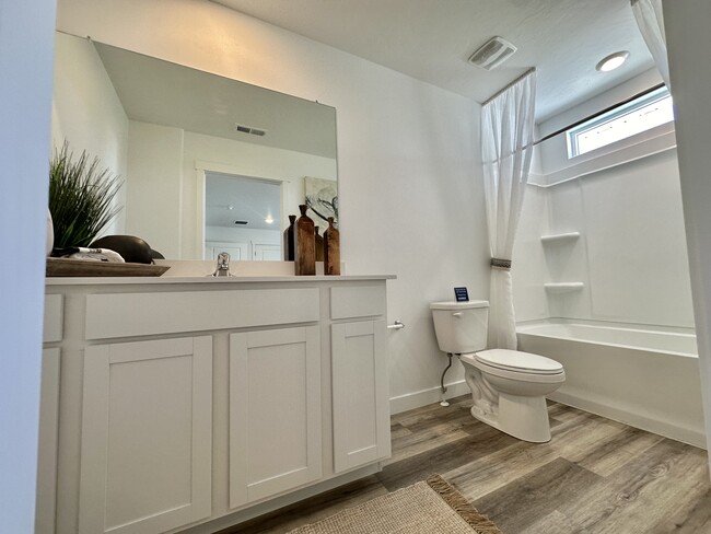 Master Bath - 1157 W Hidden Spring Dr