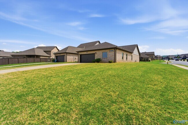 Building Photo - 100 Sartain St