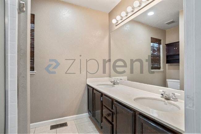 Building Photo - 5045 Hiller Ln