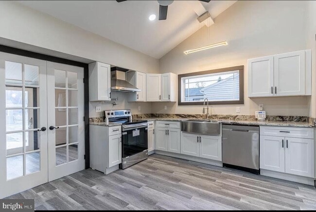Building Photo - 259 Pinecrest Dr