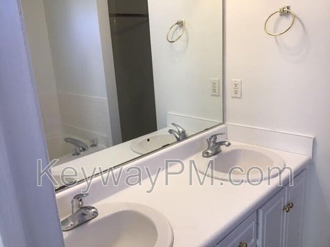 Building Photo - 119 Summerfield Cir