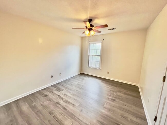 Building Photo - 545 Wilkes Cove