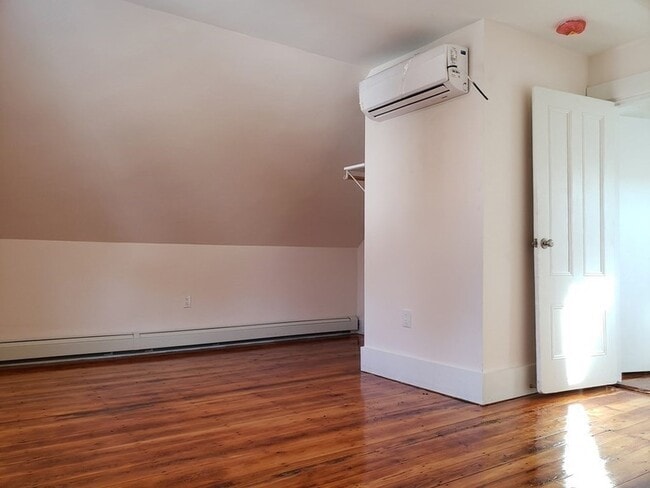 Building Photo - 20 Marcella St
