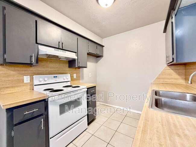 Building Photo - 146 Barrett Pl