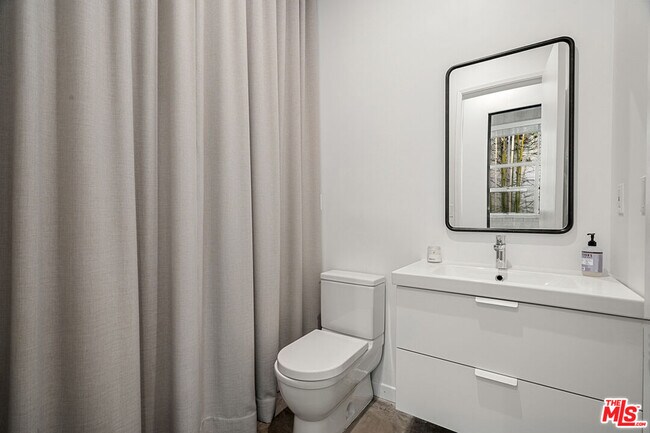 Building Photo - 710 Orlando Ave