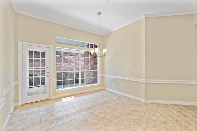 Building Photo - 6627 Queensclub Dr