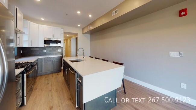 Building Photo - Gorgeous high end 2bd with W/D in unit. Ro...