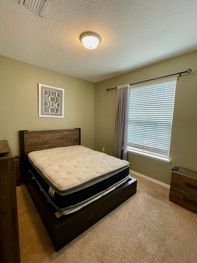 Building Photo - Spacious 5-Bed / 4.5-Bath Townhome w/ Private Pool & Sundeck in Gated Oakmont at Solterra Near Di...