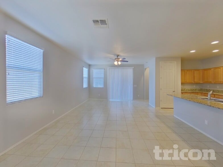 Building Photo - 41038 W Portis Dr