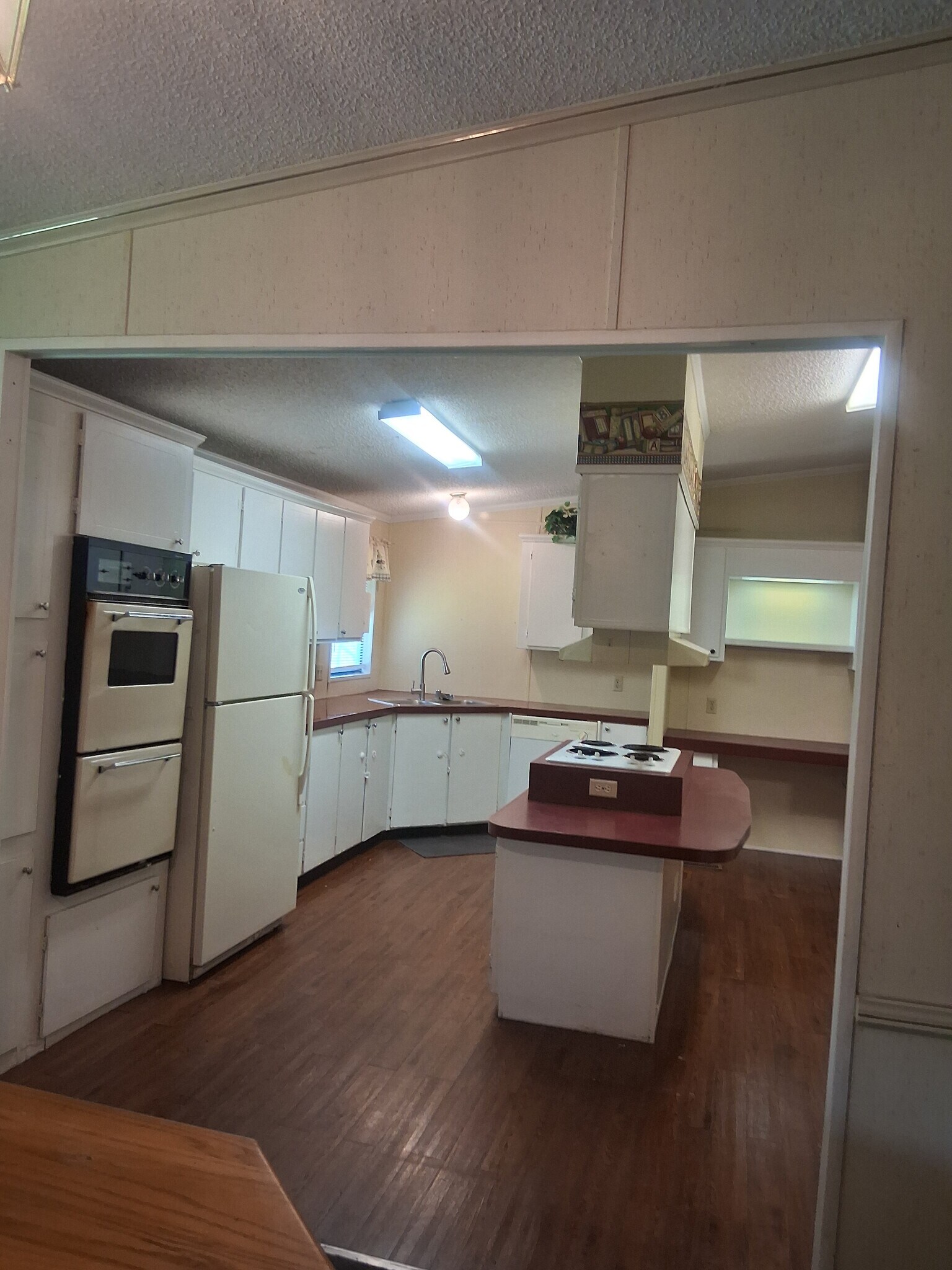 Double oven, fridge with ice maker - 11900 SW 121st Ave