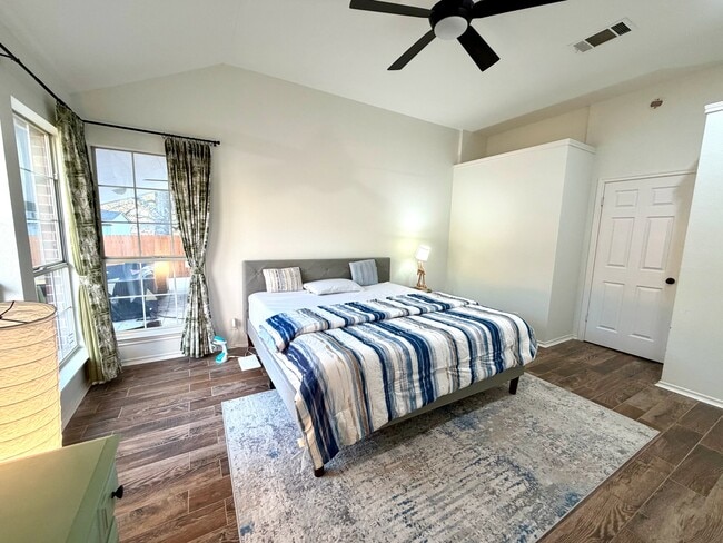 Building Photo - 2310 Falcon Dr