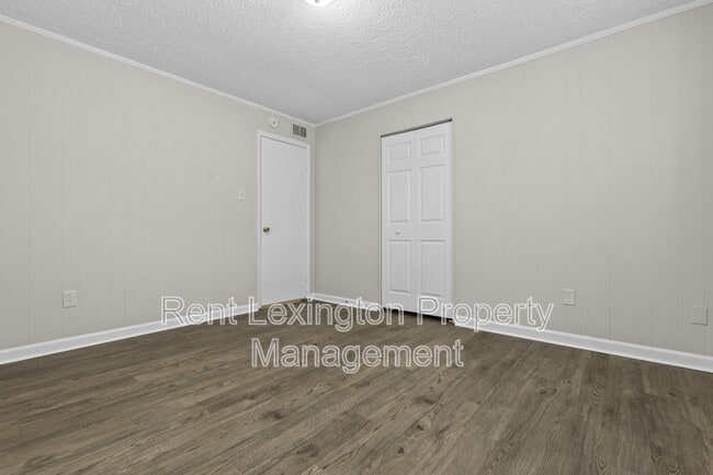 Building Photo - 1707 Sarasota Ct