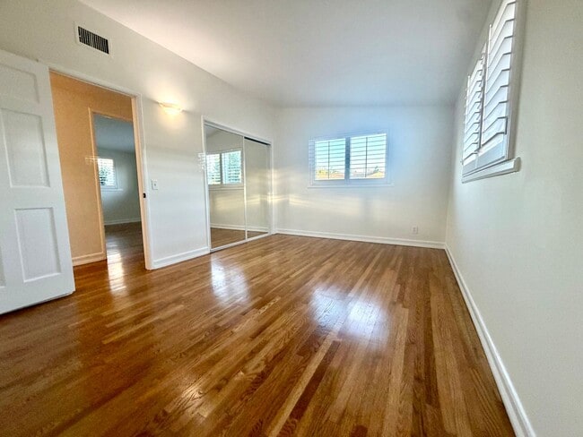 Building Photo - 4 Bedroom Beautiful Tustin Cul-De-Sac Home