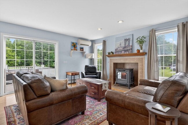 Building Photo - Spacious Stratham Home | Semi-In Ground Pool | Finished Basement | AVAILABLE AUGUST 1st
