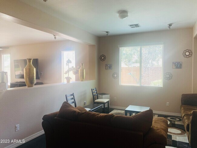 Building Photo - 453 W Lantana Pl