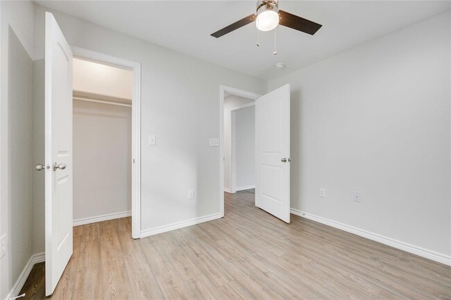 Building Photo - 923 E 36th St