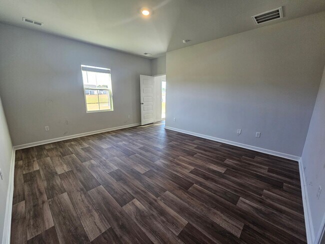 Building Photo - Waterfall Villages - 5 Bedroom- 2.5 Bath