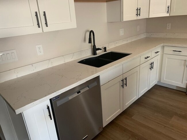 Building Photo - SUNLAND VILLAGE EASG CONDO OVER 55