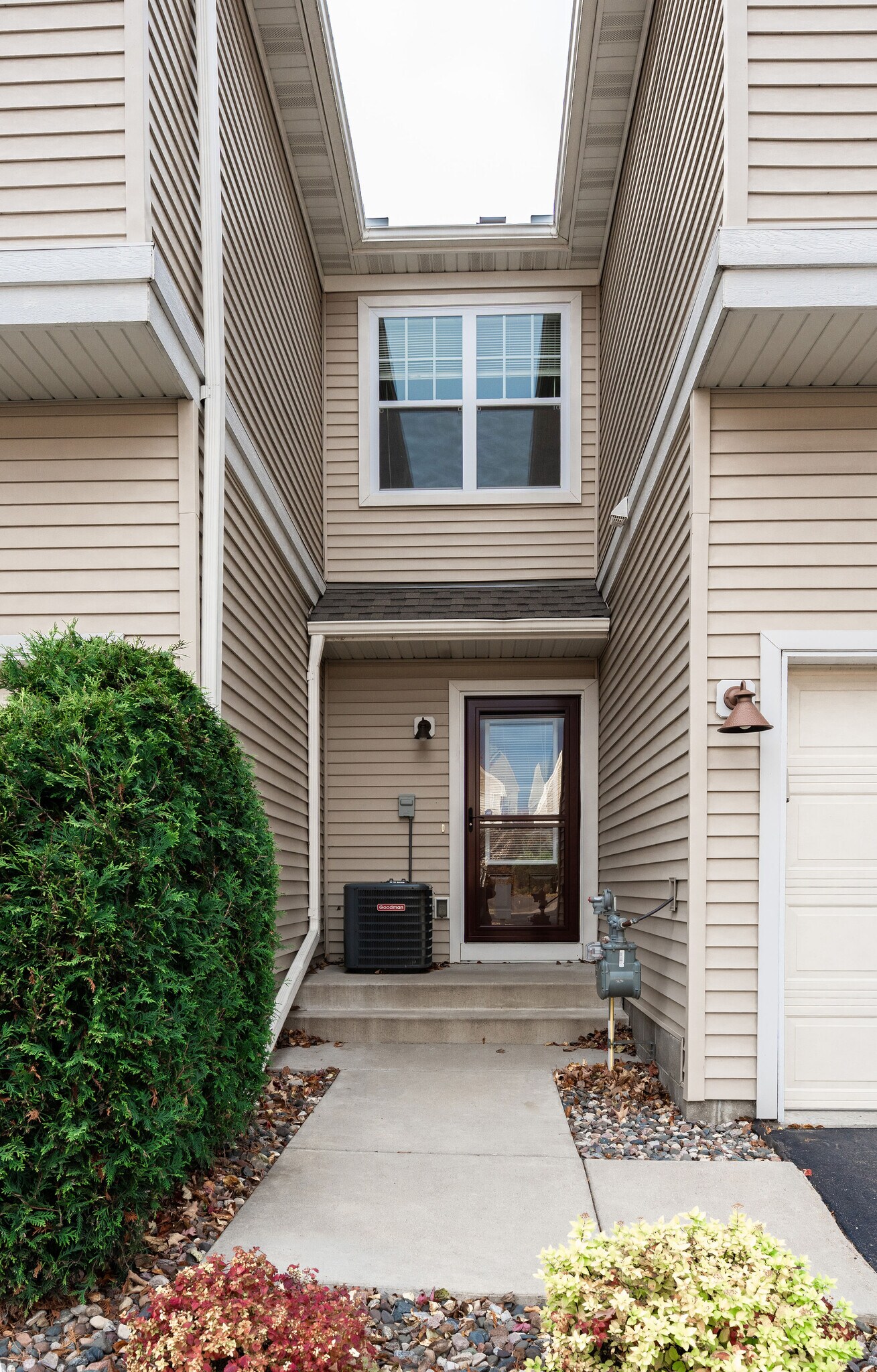 Entrance next to garrage - 2676 133rd St W