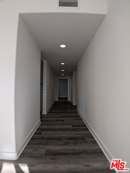 Building Photo - 5143 White Oak Ave