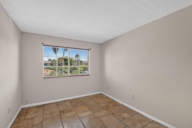 Building Photo - 160 Yacht Club Way
