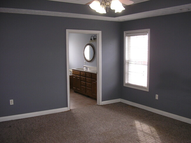 Building Photo - 148 Winding Creek Rd