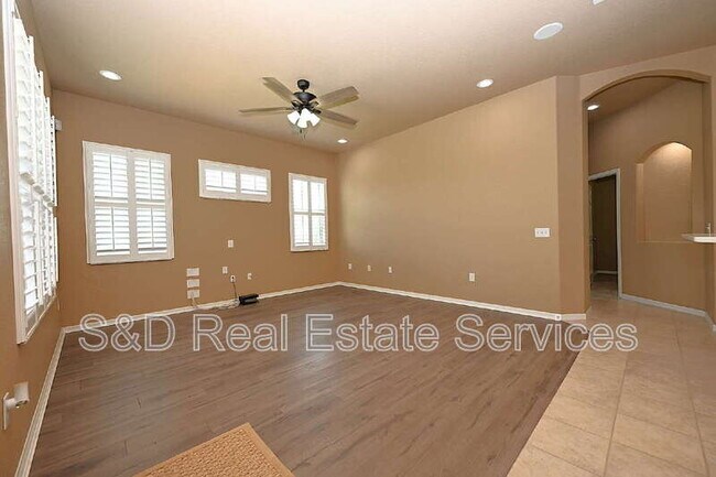 Building Photo - 2618 High Ridge Dr