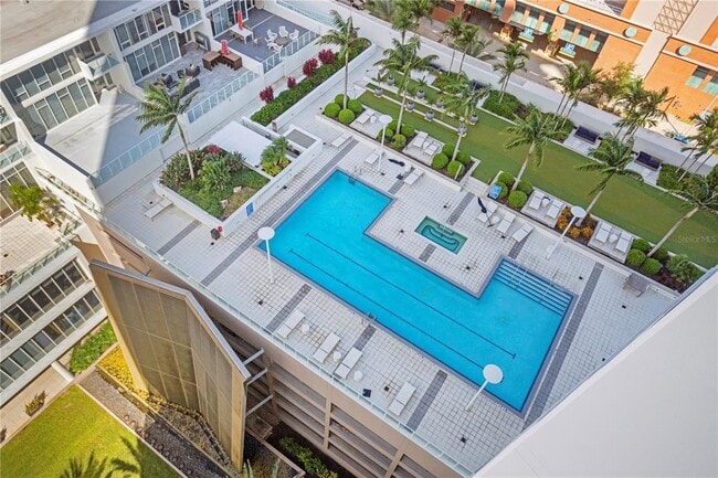 Building Photo - 175 1st St S