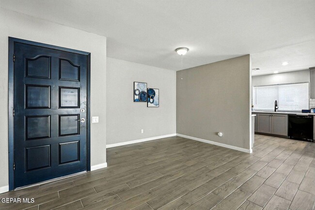 Building Photo - 11273 Ivanhoe Dr