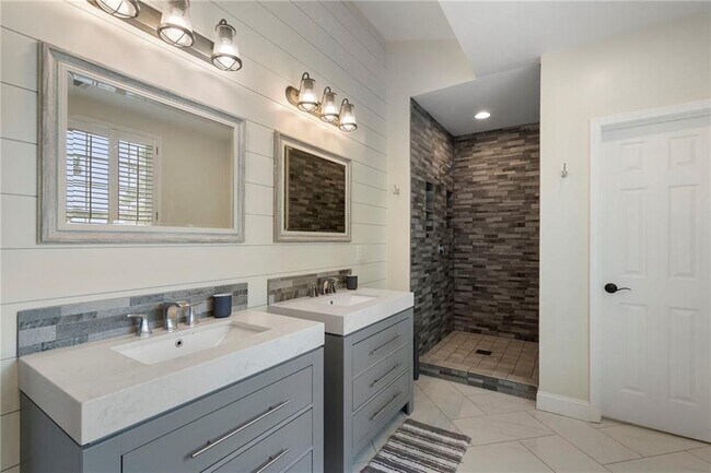 Building Photo - 61 View Point Dr