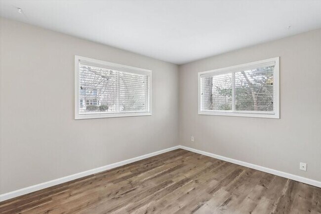 Building Photo - $1,750 | 3 Bedroom, 1 Bathroom Top Floor Duplex | No Pets | Available for Immediate Move-In!