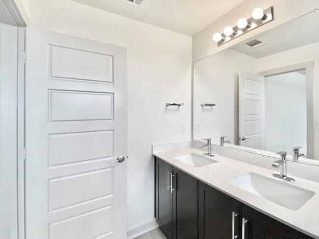 Building Photo - 1005 Winnsboro Lp