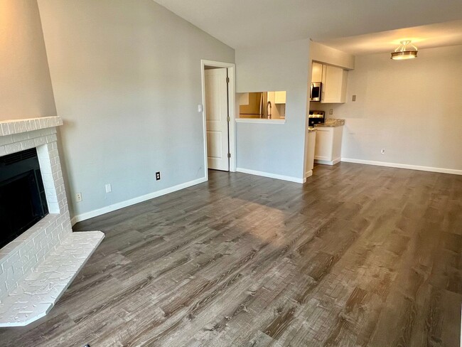 Building Photo - Woodinville ~ Woodland Hills Condo