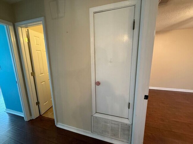 Building Photo - Pensacola - South Gulf Manor - 3 bedroom, 2 bathroom w/ pool